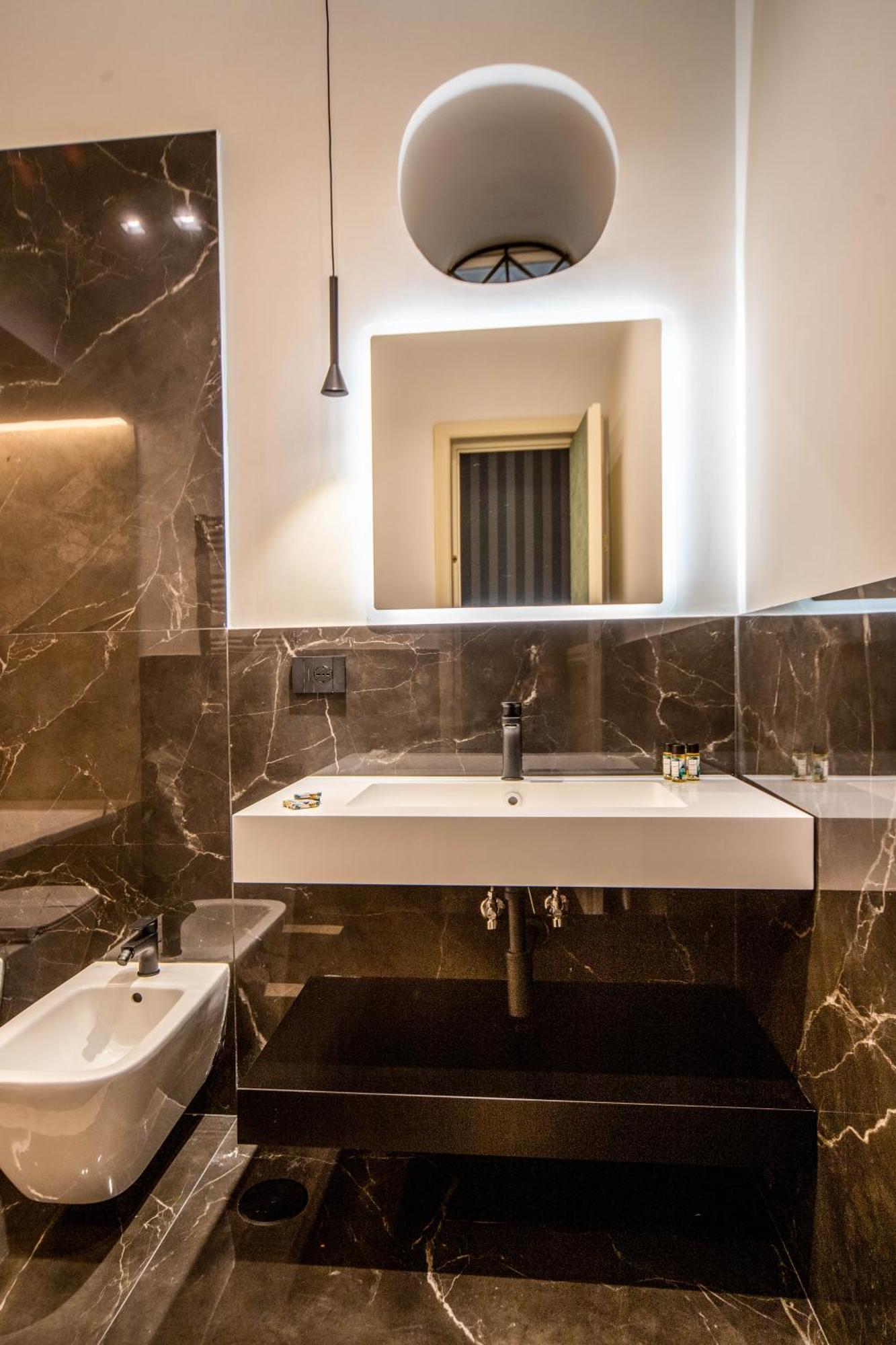 Arthouse Lady Marys Tribunali Luxury Suite Νάπολη Εξωτερικό φωτογραφία